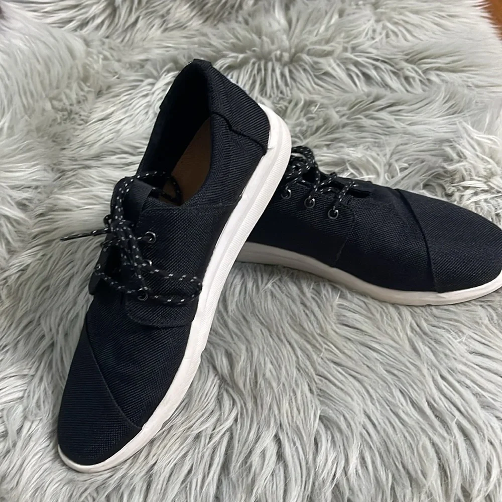 Toms Men's Black and White Sneakers